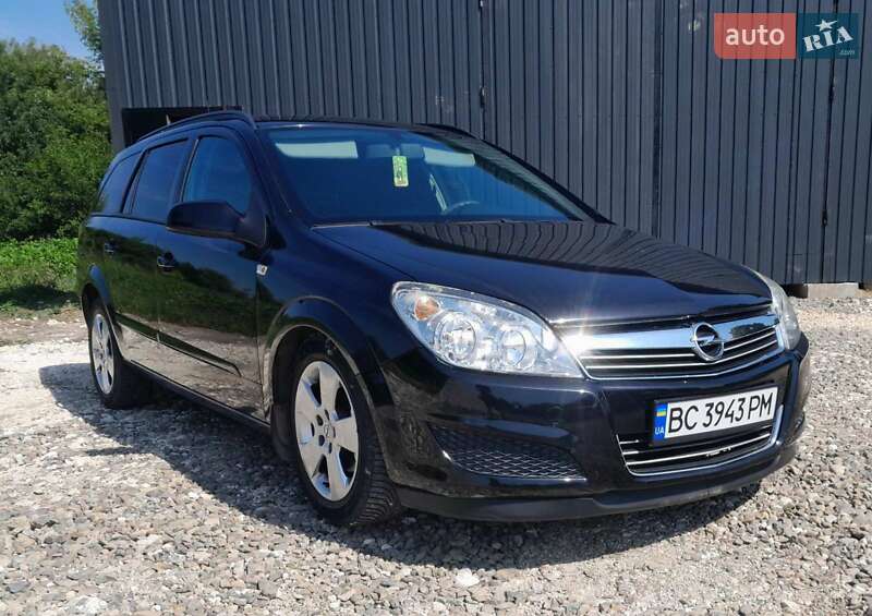 Универсал Opel Astra 2008 в Хырове