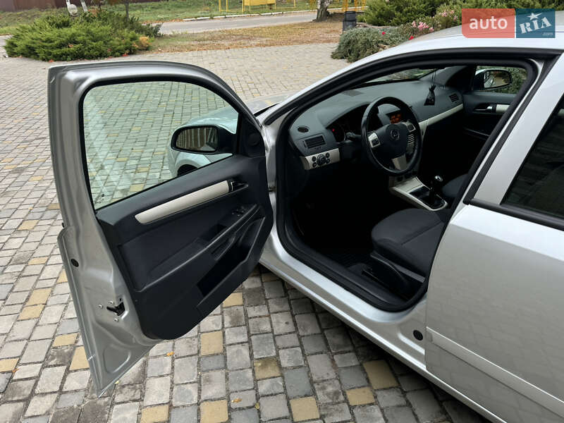Хэтчбек Opel Astra 2008 в Харькове