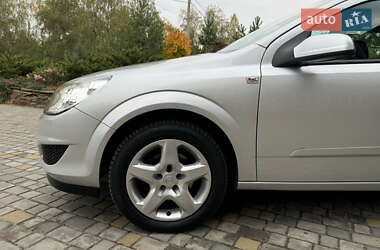 Хетчбек Opel Astra 2008 в 