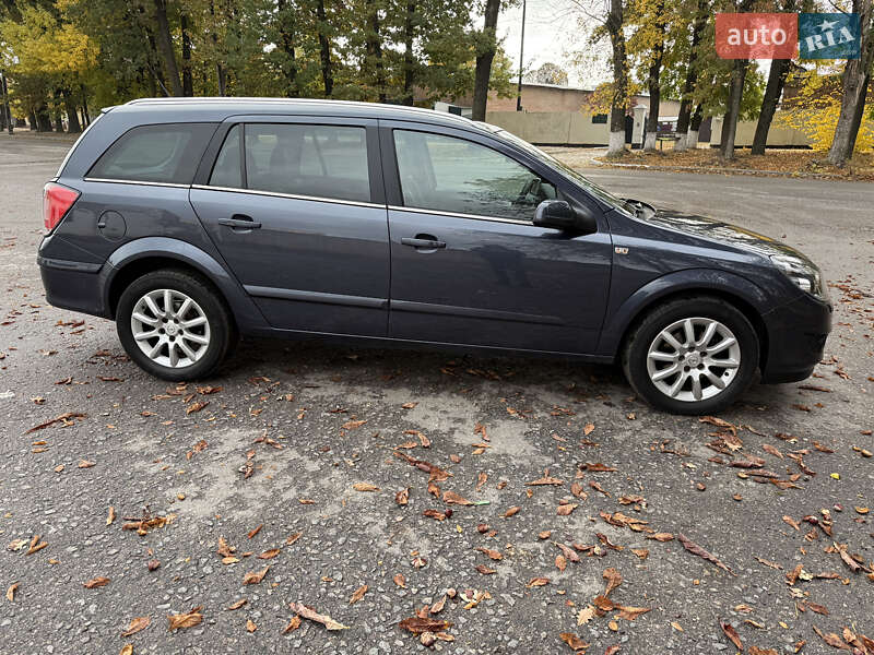 Универсал Opel Astra 2009 в Полтаве