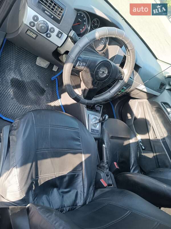 Хетчбек Opel Astra 2006 в Бурштині