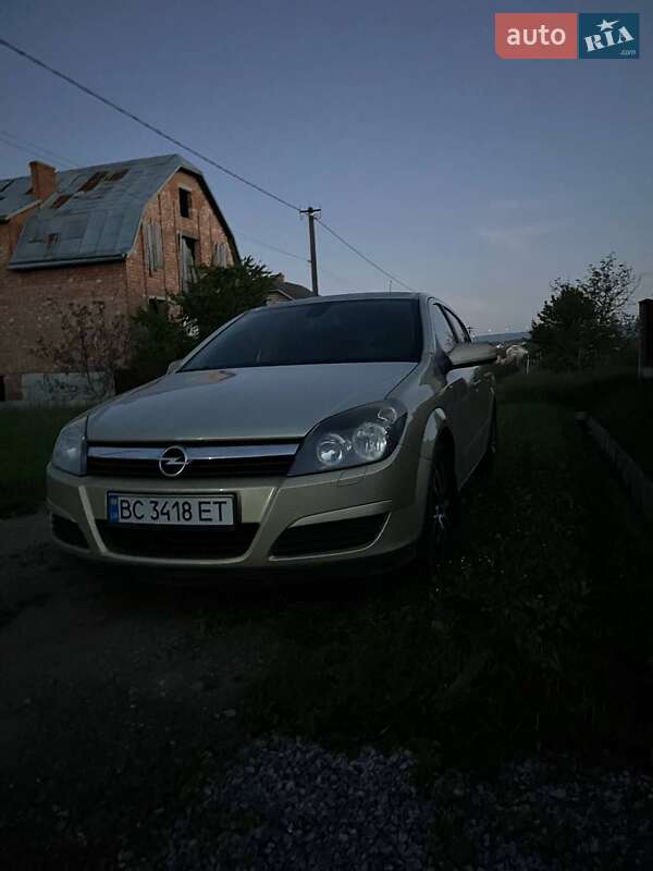 Хетчбек Opel Astra 2004 в Дрогобичі