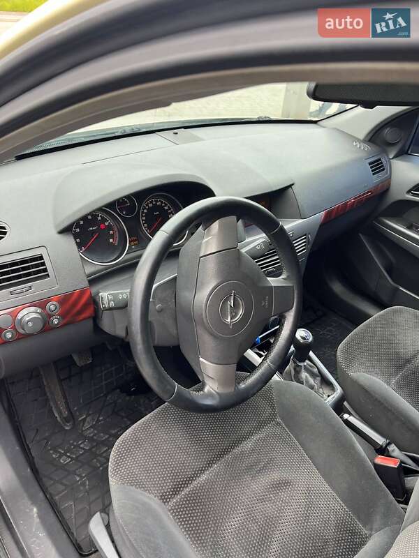 Хетчбек Opel Astra 2004 в Дрогобичі