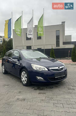 Универсал Opel Astra 2011 в 