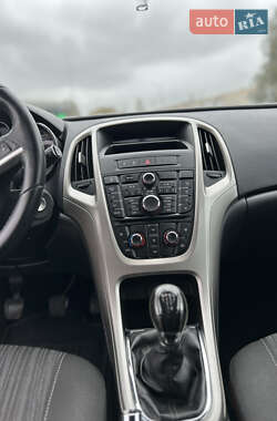 Универсал Opel Astra 2011 в 