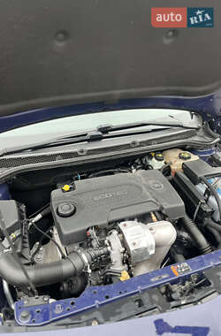 Универсал Opel Astra 2011 в 