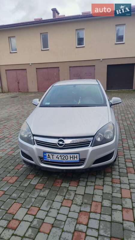 Хэтчбек Opel Astra 2010 в Ивано-Франковске