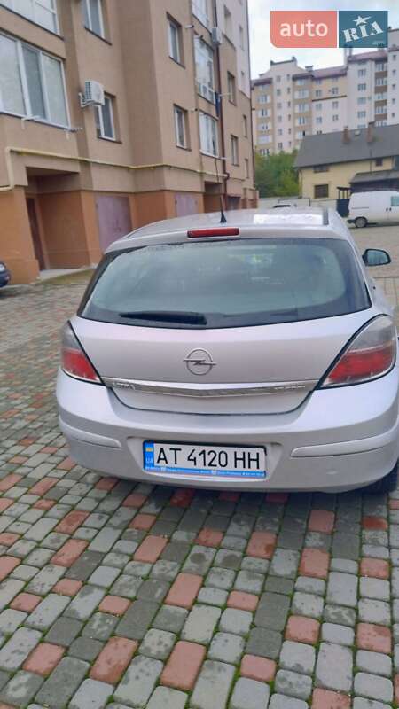 Хэтчбек Opel Astra 2010 в Ивано-Франковске