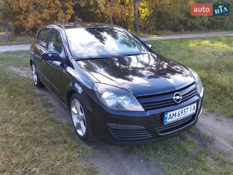 Хэтчбек Opel Astra 2004 в 