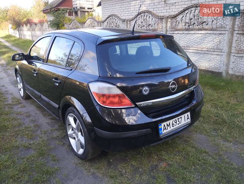 Хэтчбек Opel Astra 2004 в Житомире