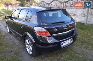 Хэтчбек Opel Astra 2004 в 