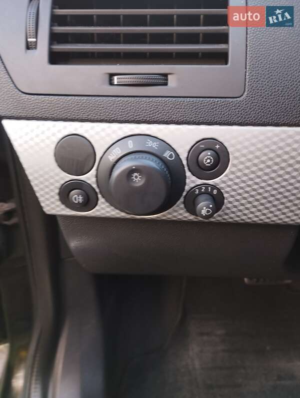 Хэтчбек Opel Astra 2004 в Житомире