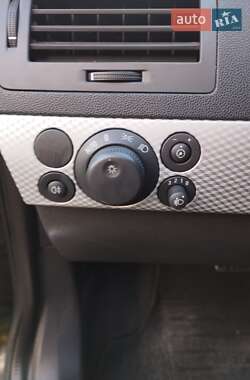 Хэтчбек Opel Astra 2004 в 