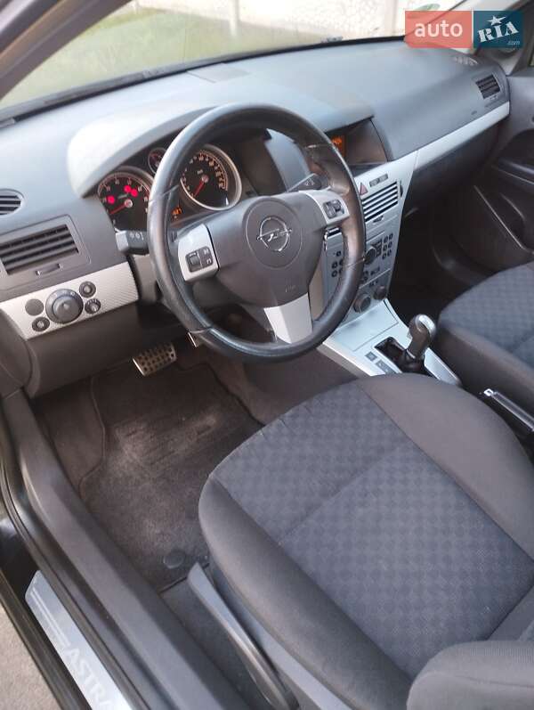 Хэтчбек Opel Astra 2004 в Житомире
