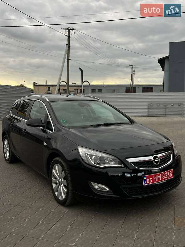 Универсал Opel Astra 2011 в 
