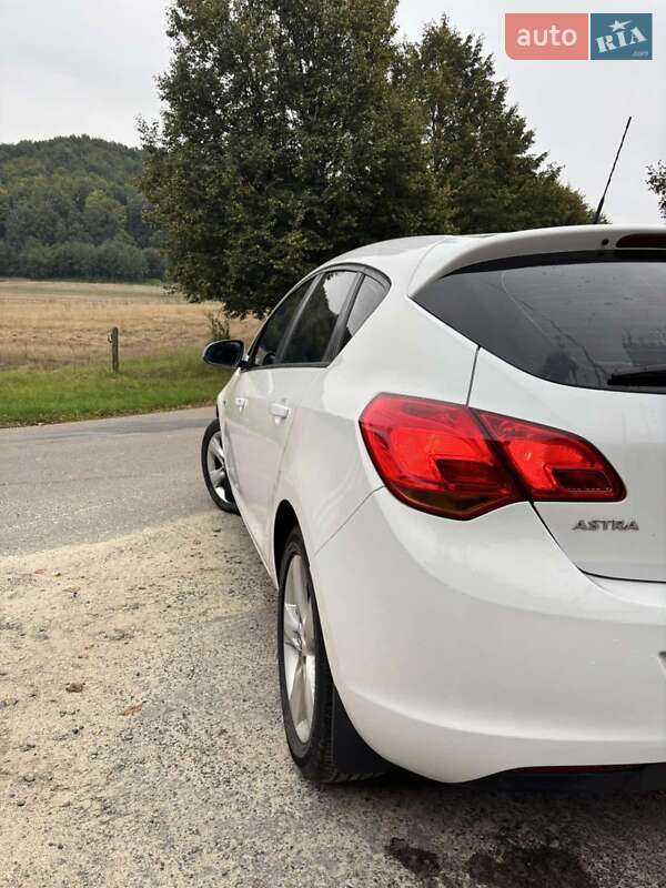 Хэтчбек Opel Astra 2010 в Жовкве фото 12 Хэтчбек Opel Astra 2010 в Жовкве