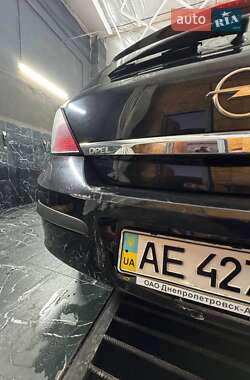 Хэтчбек Opel Astra 2006 в 