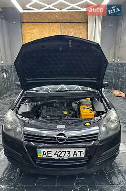 Хэтчбек Opel Astra 2006 в 