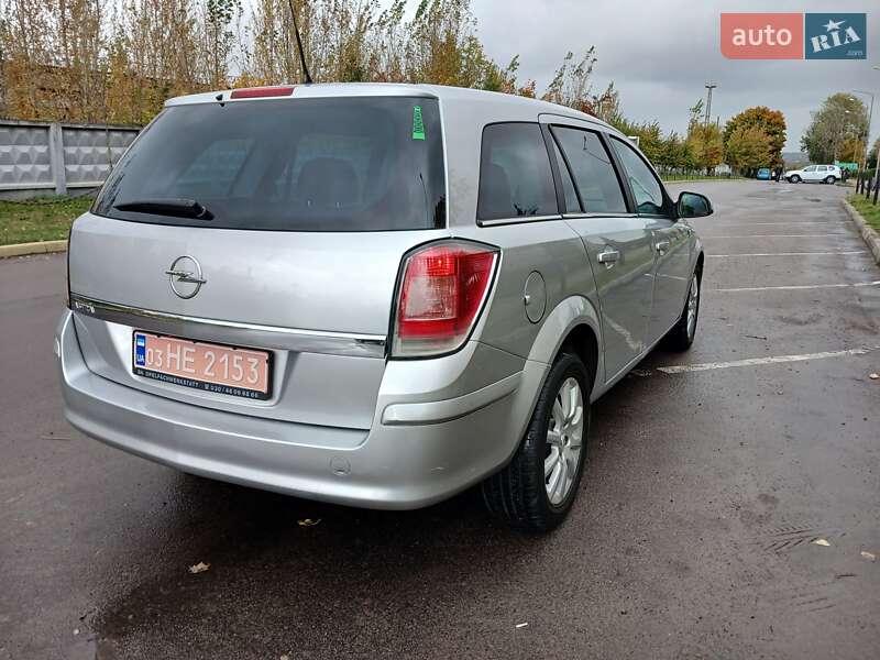 Универсал Opel Astra 2010 в Луцке