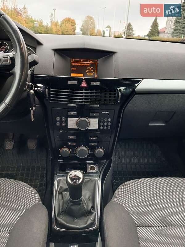 Универсал Opel Astra 2010 в Луцке