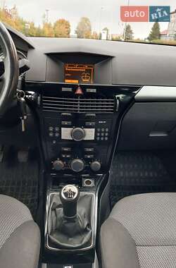 Универсал Opel Astra 2010 в 