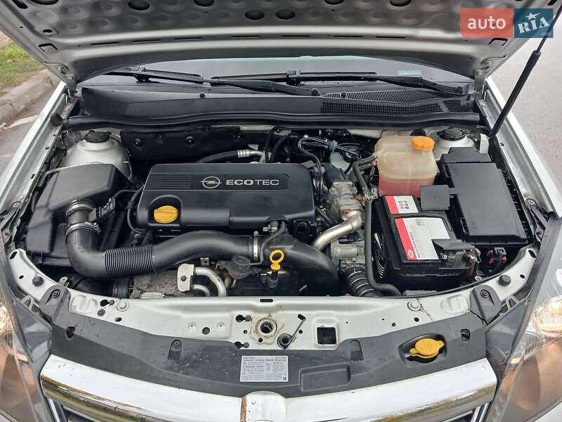 Универсал Opel Astra 2010 в Луцке