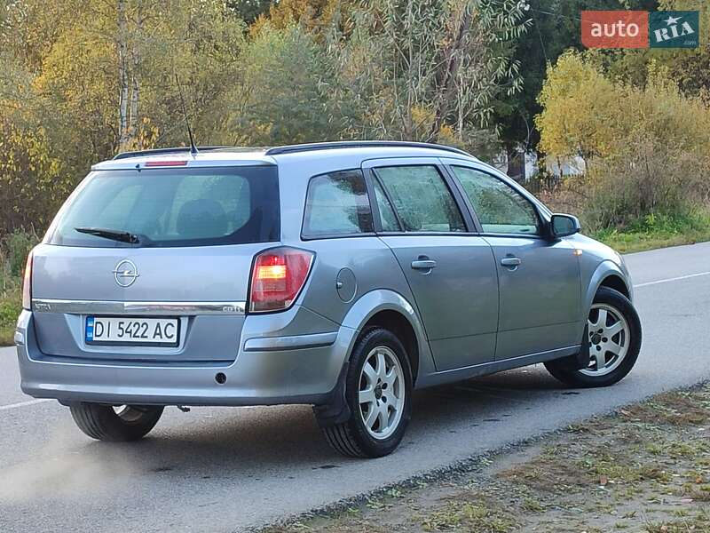Универсал Opel Astra 2005 в Старом Самборе