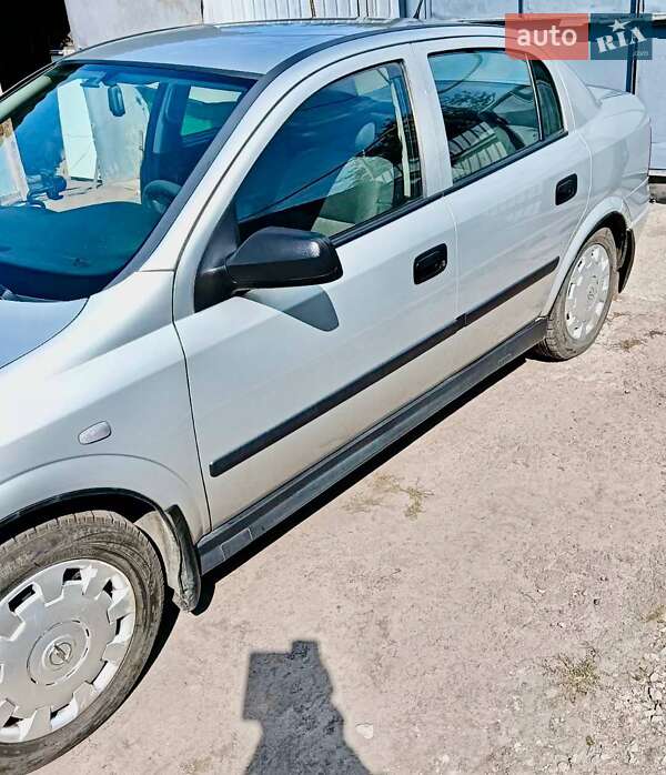 Седан Opel Astra 2008 в Шостке