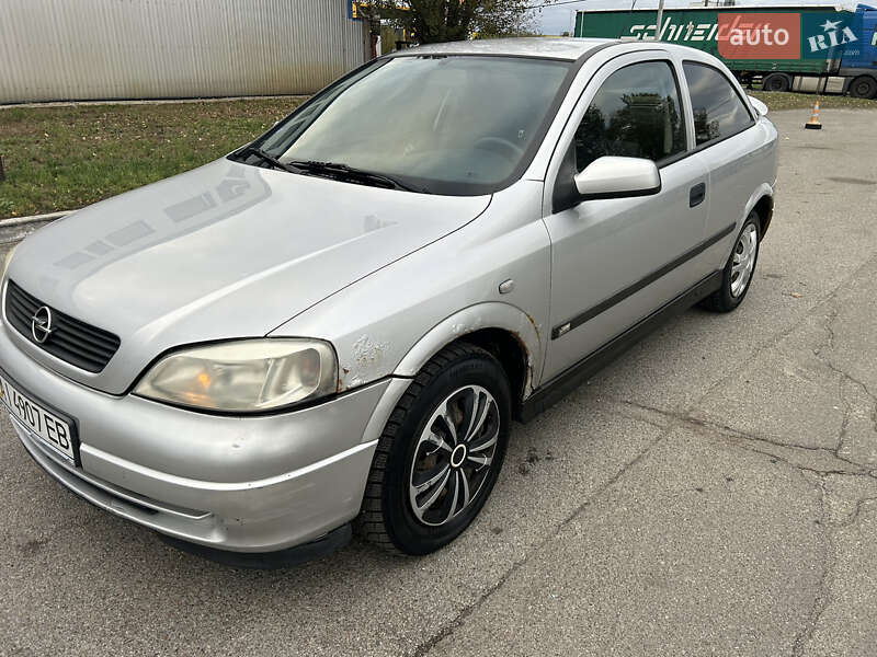 Хэтчбек Opel Astra 2000 в Немишаево