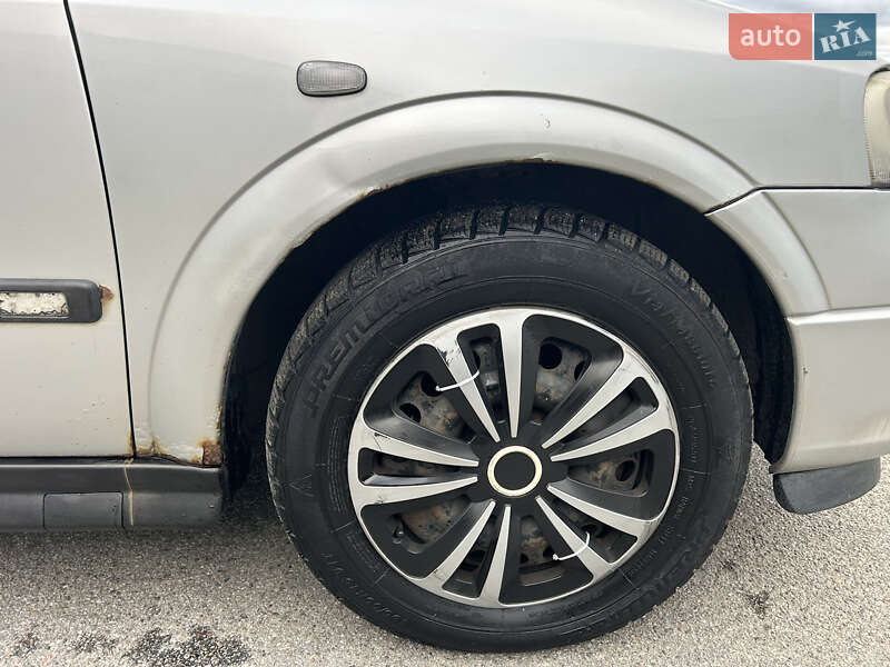 Хэтчбек Opel Astra 2000 в Немишаево