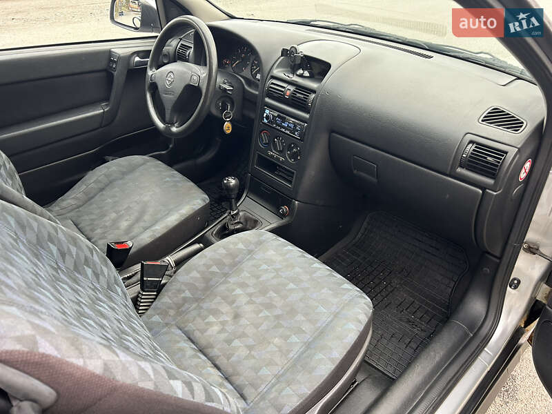 Хэтчбек Opel Astra 2000 в Немишаево