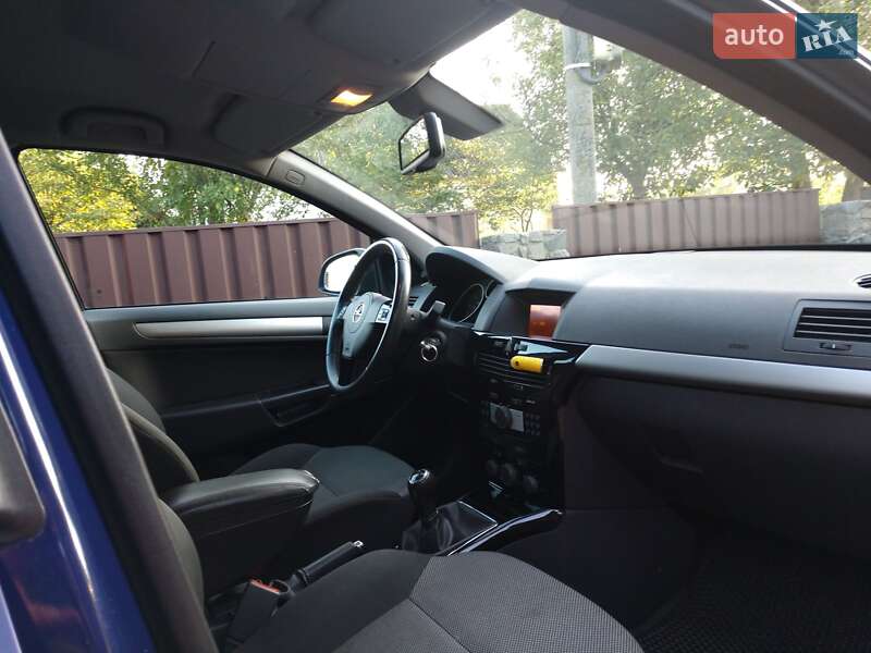 Універсал Opel Astra 2010 в Звягелі фото 4 Універсал Opel Astra 2010 в Звягелі