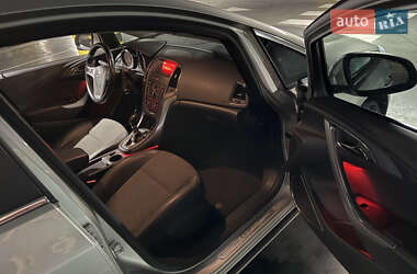 Универсал Opel Astra 2010 в 
