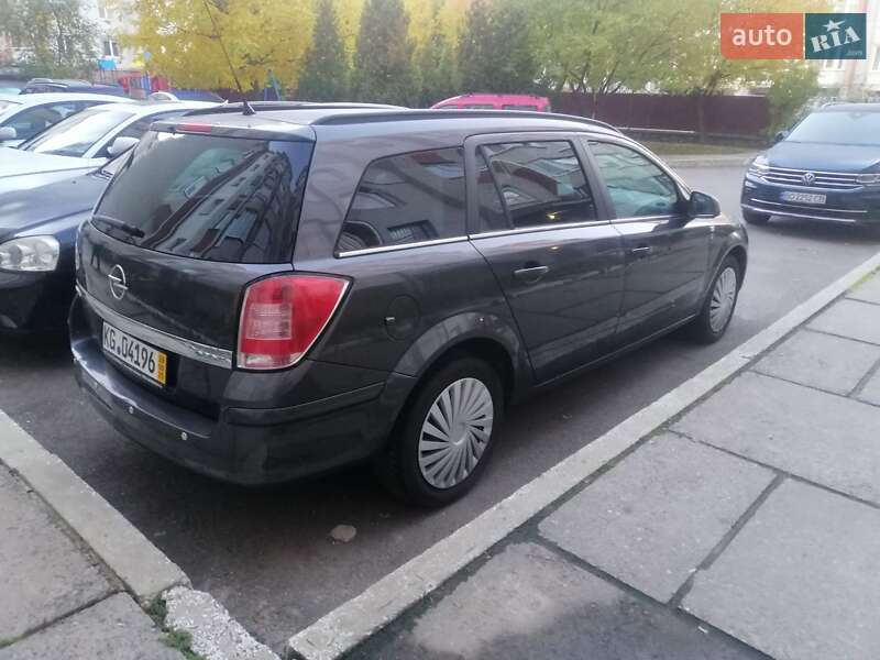Универсал Opel Astra 2010 в Тернополе