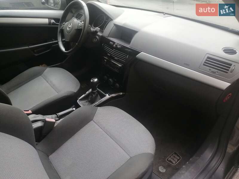Универсал Opel Astra 2010 в Тернополе
