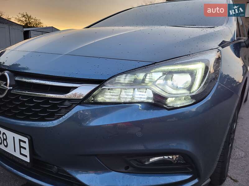 Универсал Opel Astra 2017 в Ужгороде