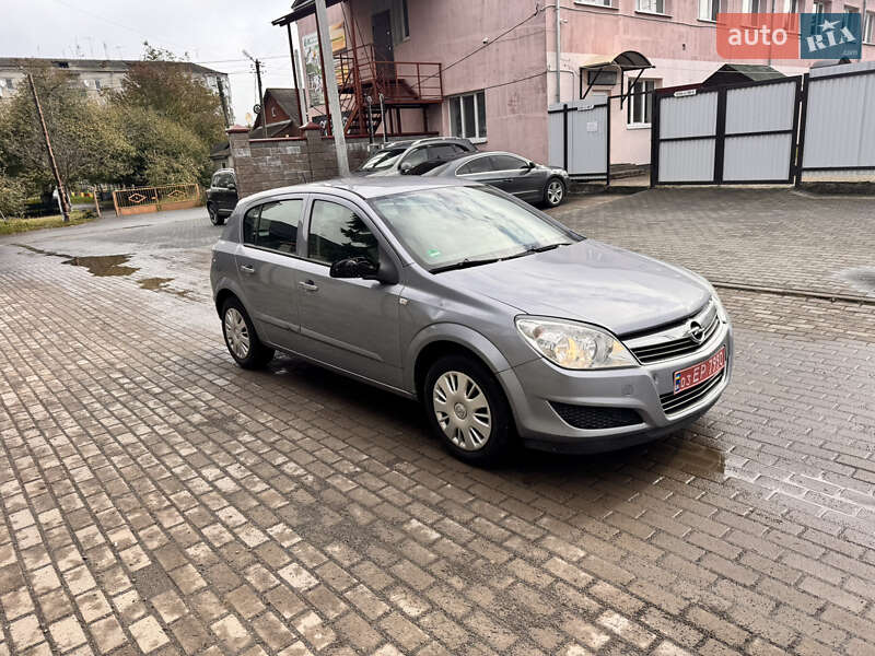 Хэтчбек Opel Astra 2009 в Луцке