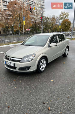 Хэтчбек Opel Astra 2006 в 