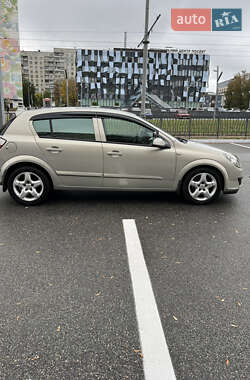 Хэтчбек Opel Astra 2006 в 