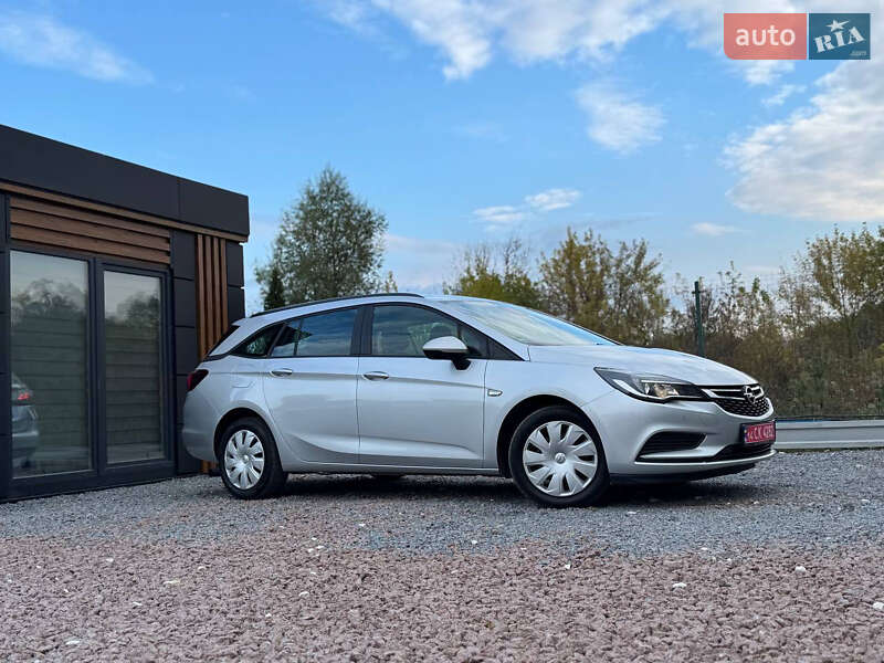 Универсал Opel Astra 2018 в Дрогобыче
