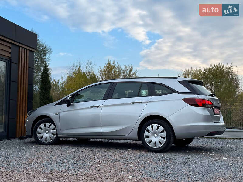 Универсал Opel Astra 2018 в Дрогобыче