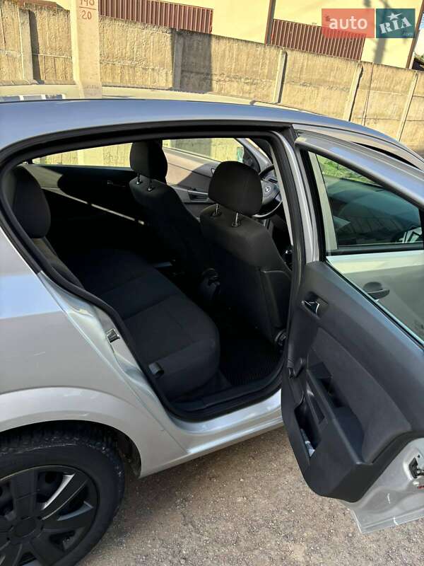Хэтчбек Opel Astra 2009 в Ивано-Франковске фото 27 Хэтчбек Opel Astra 2009 в Ивано-Франковске