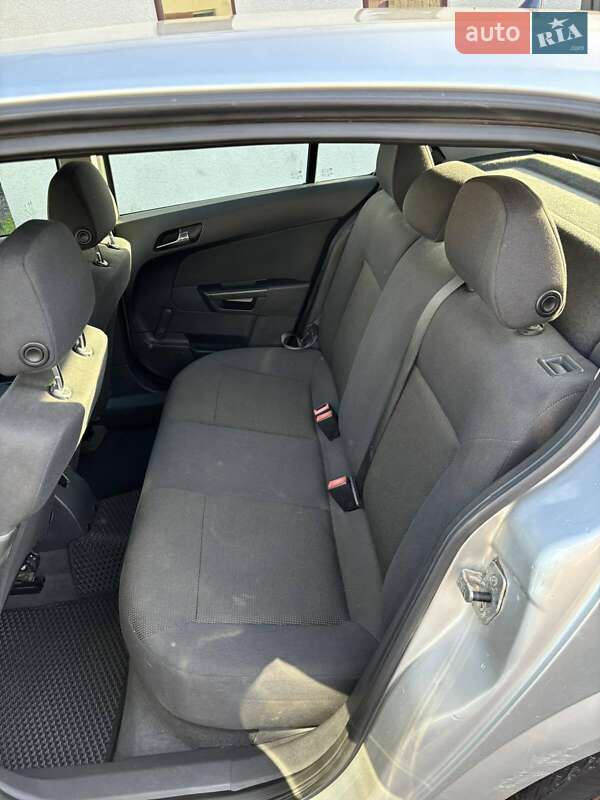 Хэтчбек Opel Astra 2009 в Ивано-Франковске фото 29 Хэтчбек Opel Astra 2009 в Ивано-Франковске