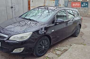 Универсал Opel Astra 2011 в 