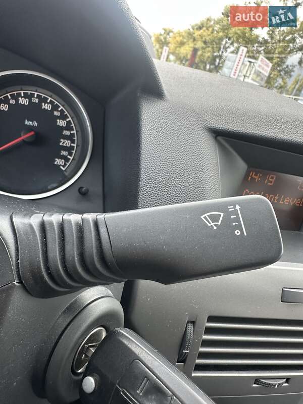 Хэтчбек Opel Astra 2005 в Белогородке