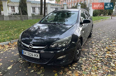 Универсал Opel Astra 2012 в Остроге