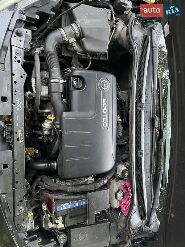 Универсал Opel Astra 2012 в Остроге