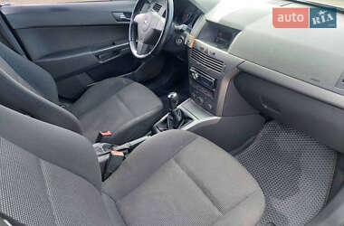 Хэтчбек Opel Astra 2006 в 
