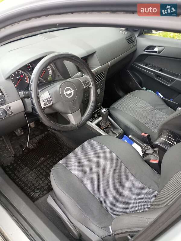 Хетчбек Opel Astra 2006 в Києві фото 2 Хетчбек Opel Astra 2006 в Києві