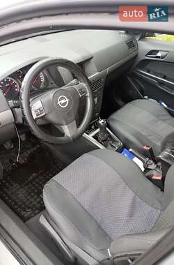 Хэтчбек Opel Astra 2006 в 